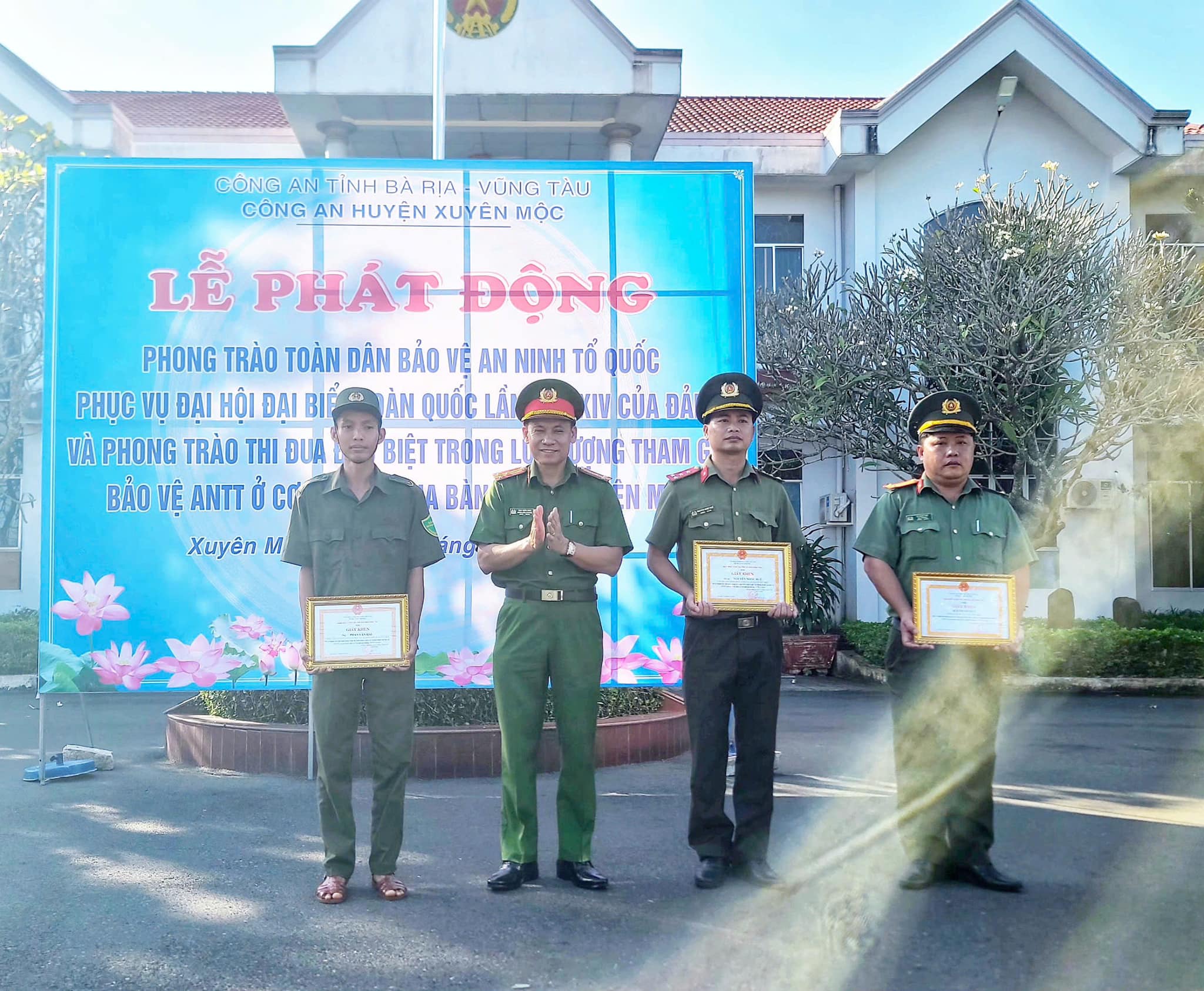 CÔNG AN HUYỆN XUYÊN MỘC PHÁT ĐỘNG PHONG TRÀO TOÀN DÂN BẢO VỆ ANTQ PHỤC VỤ ĐẠI HỘI ĐẠI BIỂU TOÀN QUỐC LẦN THỨ XIV CỦA ĐẢNG.